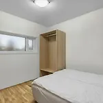 Convenient With Easy Transport Connections 아파트