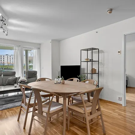 Convenient With Easy Transport Connections Apartmán