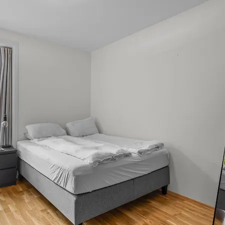 Апартаменти Convenient With Easy Transport Connections