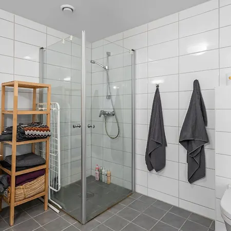 Апартаменти Convenient With Easy Transport Connections *