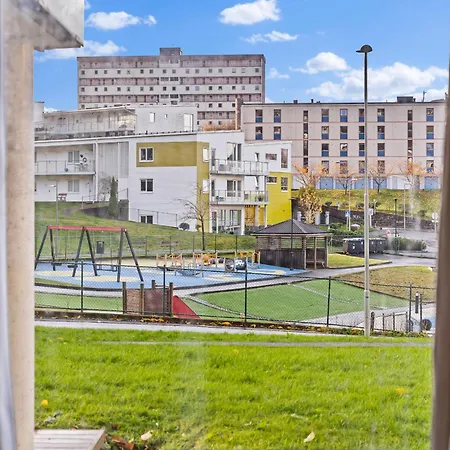 Апартаменти Convenient With Easy Transport Connections Берген